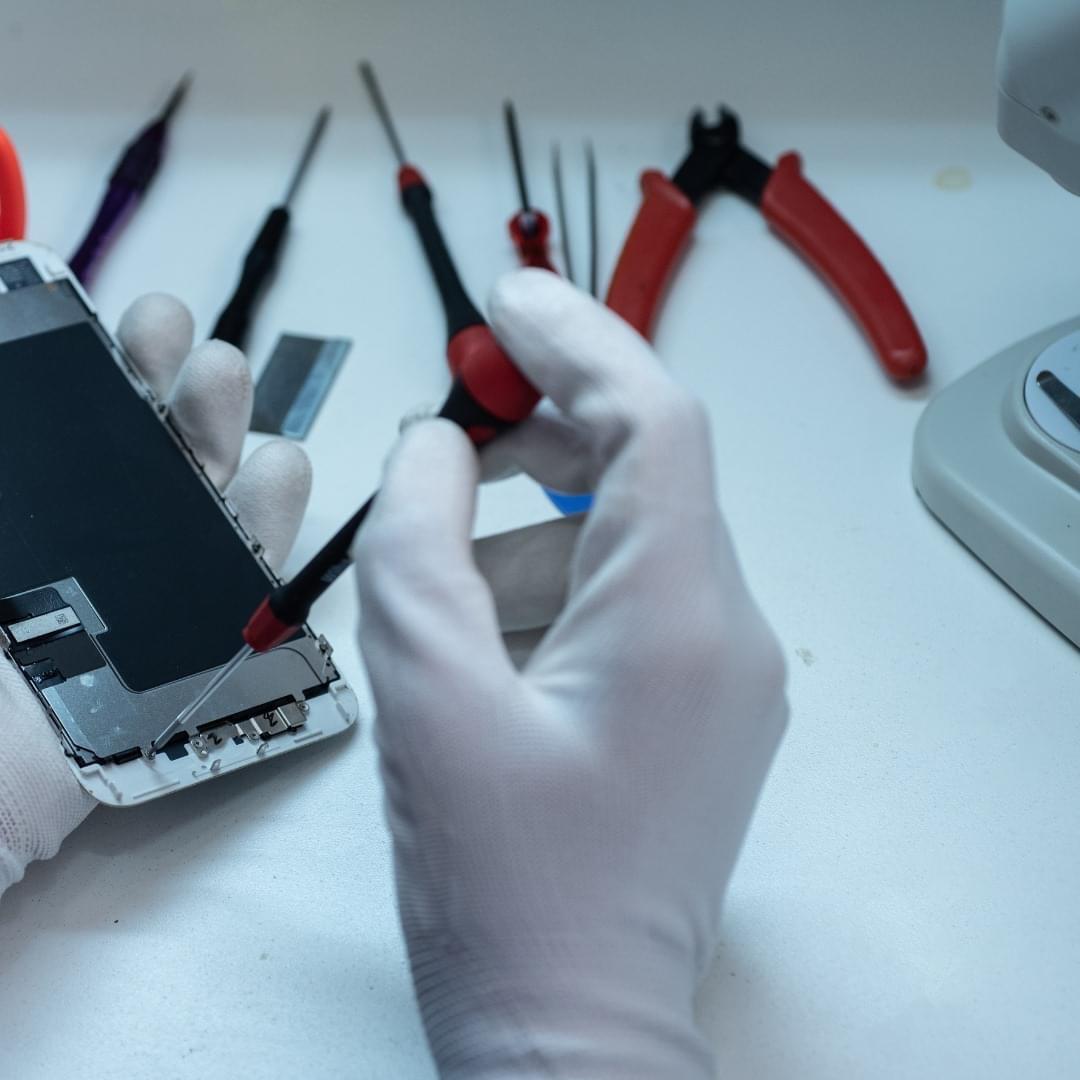 Certified Technicians Ensure Outstanding & Comprehensive Repair Solutions Certified Technicians Ensure Outstanding & Comprehensive Repair Solutions
