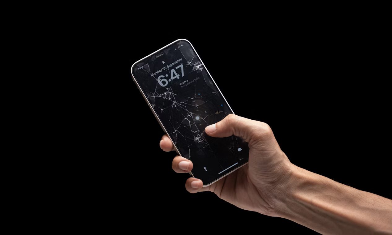 Phone Screen Scratch Repair and How Much Phone Screen Repair Costs in 2025